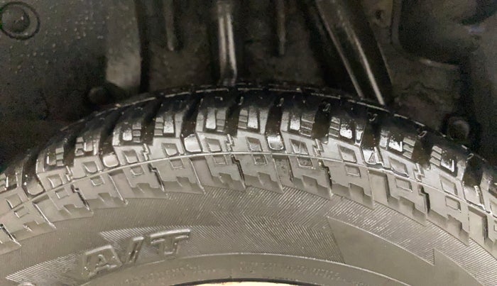 2017 Renault Duster 85 PS RXS MT DIESEL, Diesel, Manual, 1,00,850 km, Right Rear Tyre Tread