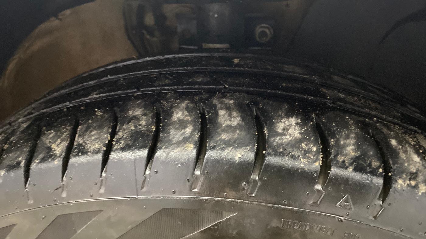 2019 Volkswagen Ameo TRENDLINE 1.0L, CNG, Manual, 86,500 km, Right Front Tyre Tread
