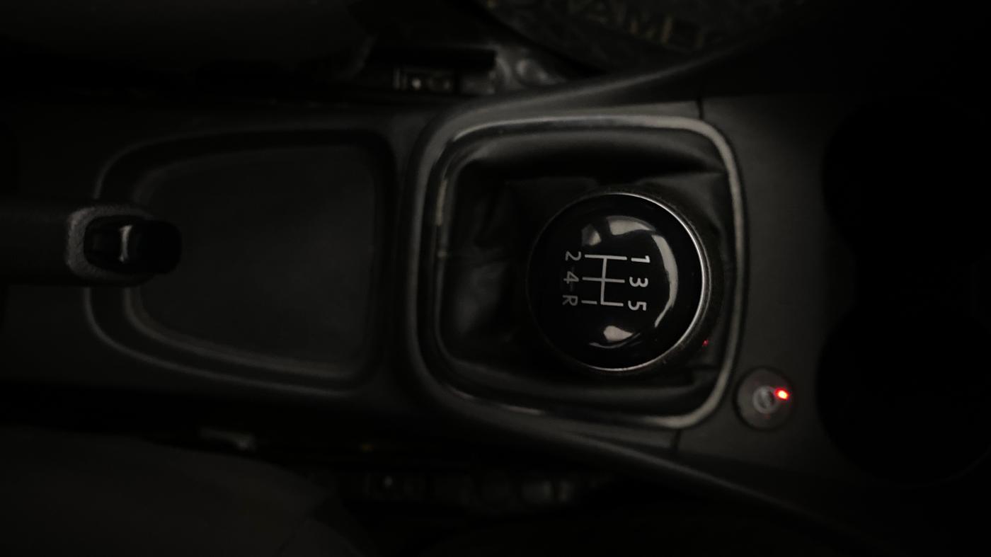 2019 Volkswagen Ameo TRENDLINE 1.0L, CNG, Manual, 86,500 km, Gear Lever