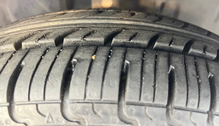 2017 Datsun Redi Go T (O), Petrol, Manual, 85,636 km, Right Front Tyre Tread