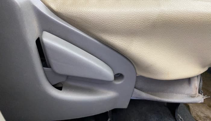 2014 Datsun Go T, Petrol, Manual, 61,184 km, Driver Side Adjustment Panel
