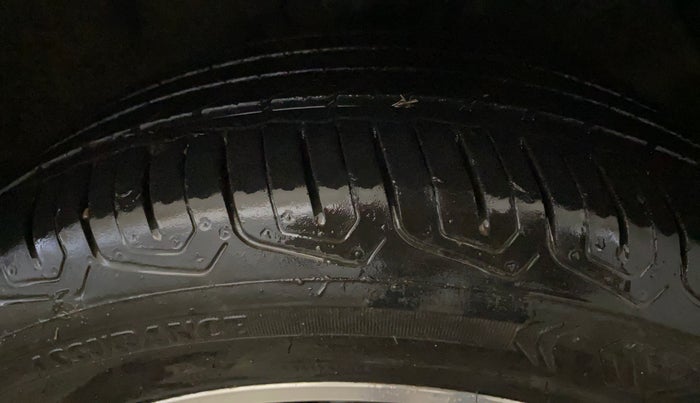 2015 Hyundai Verna FLUIDIC 4S 1.6 VTVT SX, Petrol, Manual, 68,525 km, Right Front Tyre Tread