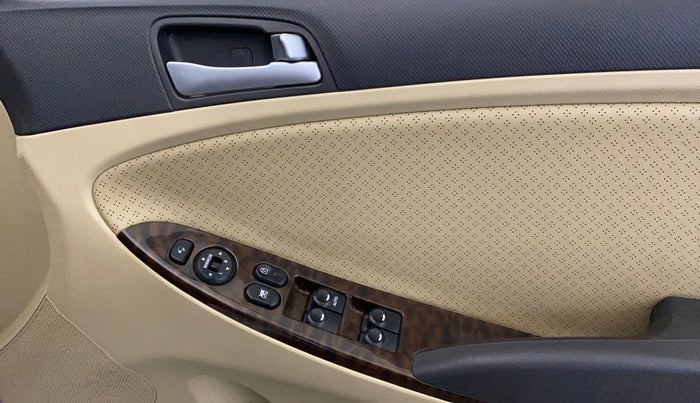 2015 Hyundai Verna FLUIDIC 4S 1.6 VTVT SX, Petrol, Manual, 68,525 km, Driver Side Door Panels Control