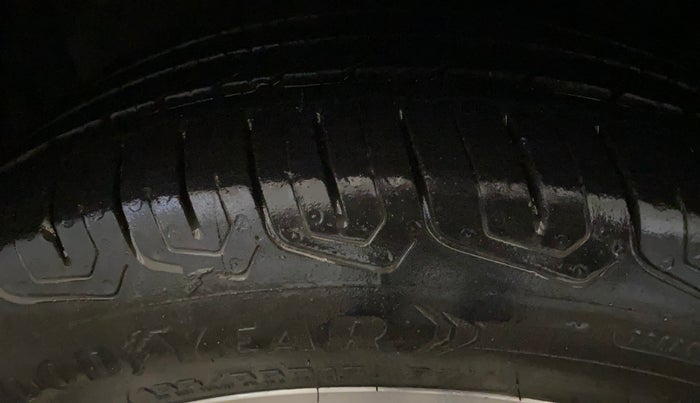 2015 Hyundai Verna FLUIDIC 4S 1.6 VTVT SX, Petrol, Manual, 68,525 km, Left Front Tyre Tread