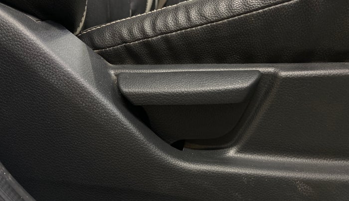 2015 Hyundai Eon MAGNA +, Petrol, Manual, 37,276 km, Driver Side Adjustment Panel