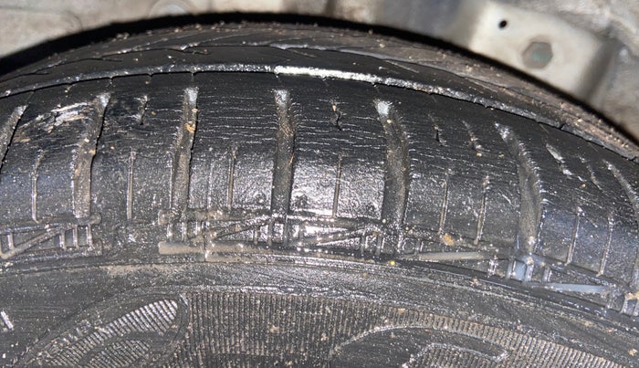 2015 Hyundai Eon MAGNA +, Petrol, Manual, 37,276 km, Right Rear Tyre Tread