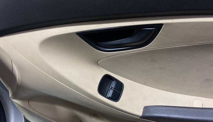 2015 Hyundai Eon MAGNA +, Petrol, Manual, 37,276 km, Driver Side Door Panels Control