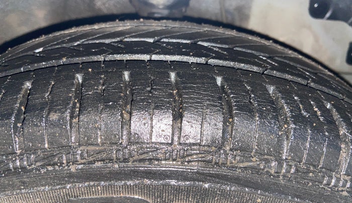 2015 Hyundai Eon MAGNA +, Petrol, Manual, 37,276 km, Right Front Tyre Tread