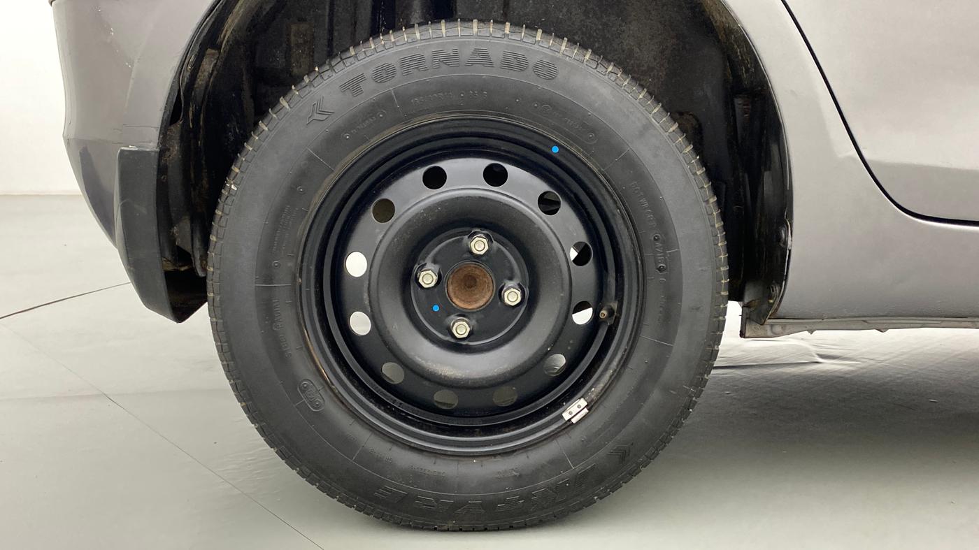 2013 Maruti Swift VDI, Diesel, Manual, 50,384 km, Right Rear Wheel