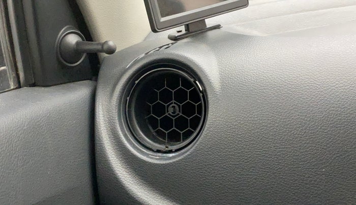 2015 Maruti Alto K10 VXI, Petrol, Manual, 82,061 km, AC Unit - Front vent has minor damage