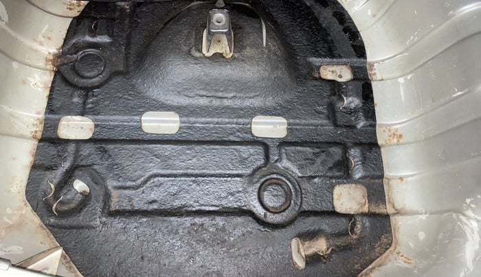 2015 Maruti Alto K10 VXI, Petrol, Manual, 82,061 km, Boot floor - Slight discoloration