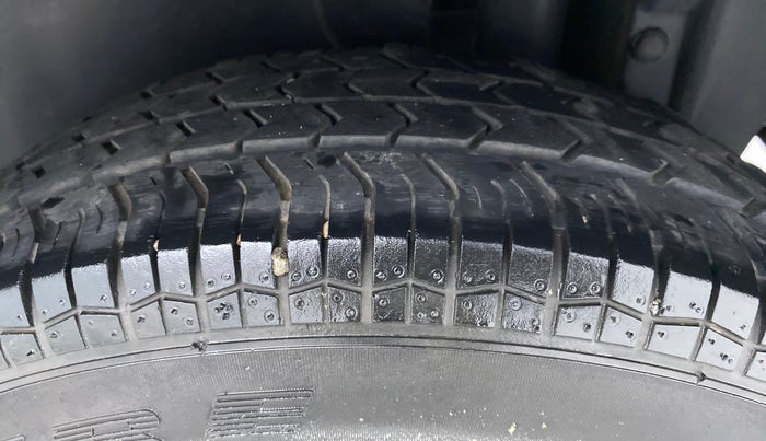 2016 Maruti Swift VXI OPT, Petrol, Manual, 27,254 km, Left Rear Tyre Tread