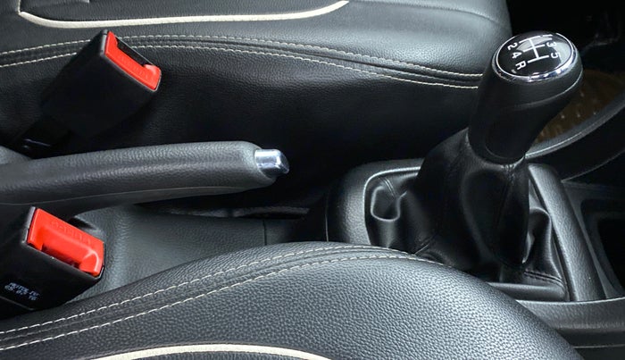 2016 Maruti Swift VXI OPT, Petrol, Manual, 27,254 km, Gear Lever