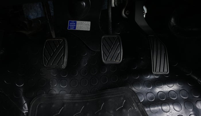 2016 Maruti Swift VXI OPT, Petrol, Manual, 27,254 km, Pedals