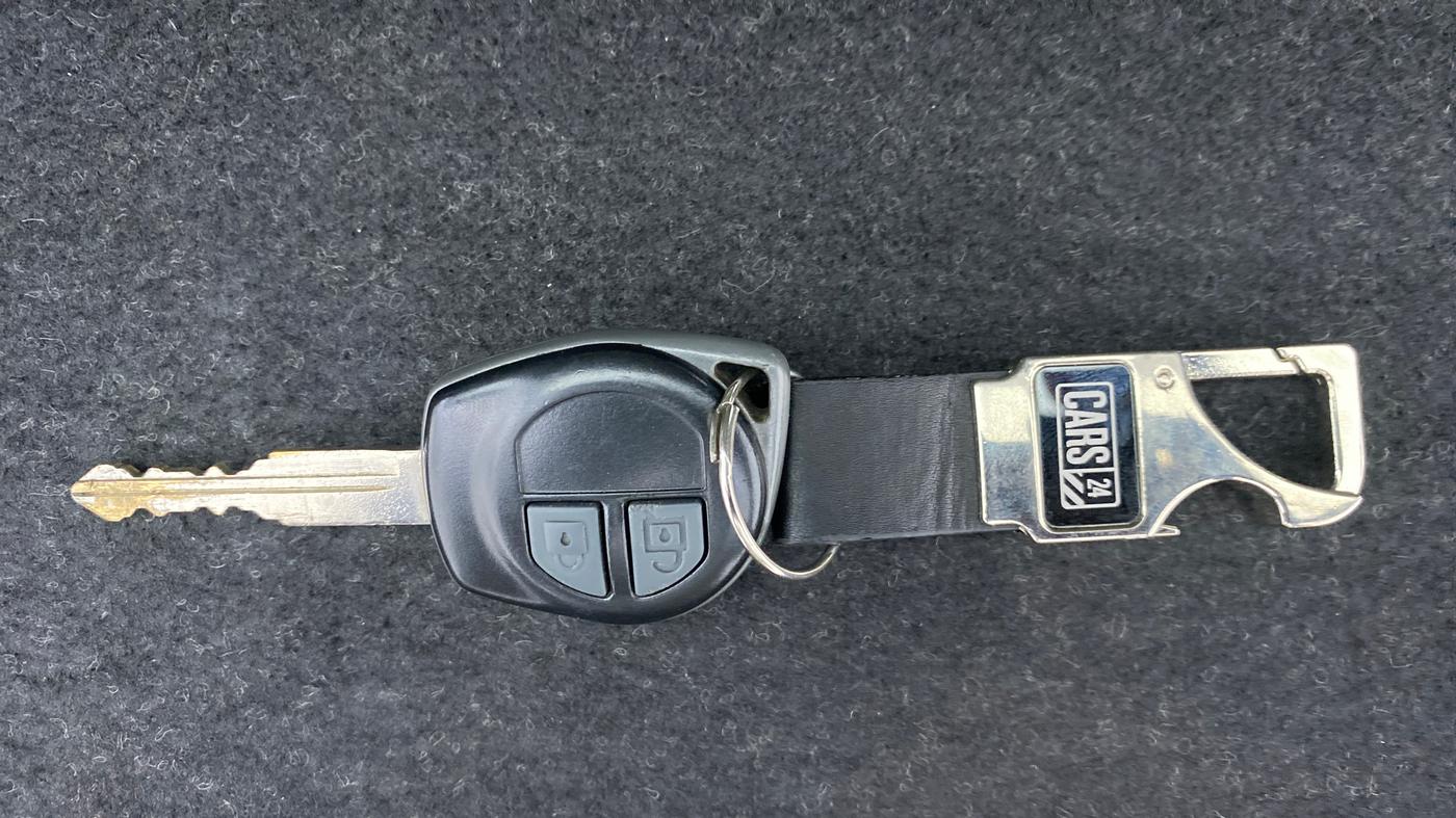 2016 Maruti Swift VXI OPT, Petrol, Manual, 27,254 km, Key Close Up