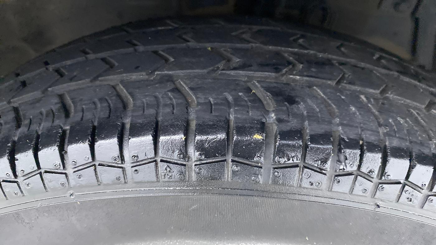 2016 Maruti Swift VXI OPT, Petrol, Manual, 27,254 km, Right Front Tyre Tread