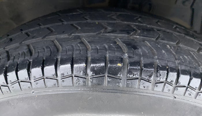 2016 Maruti Swift VXI OPT, Petrol, Manual, 27,254 km, Right Front Tyre Tread