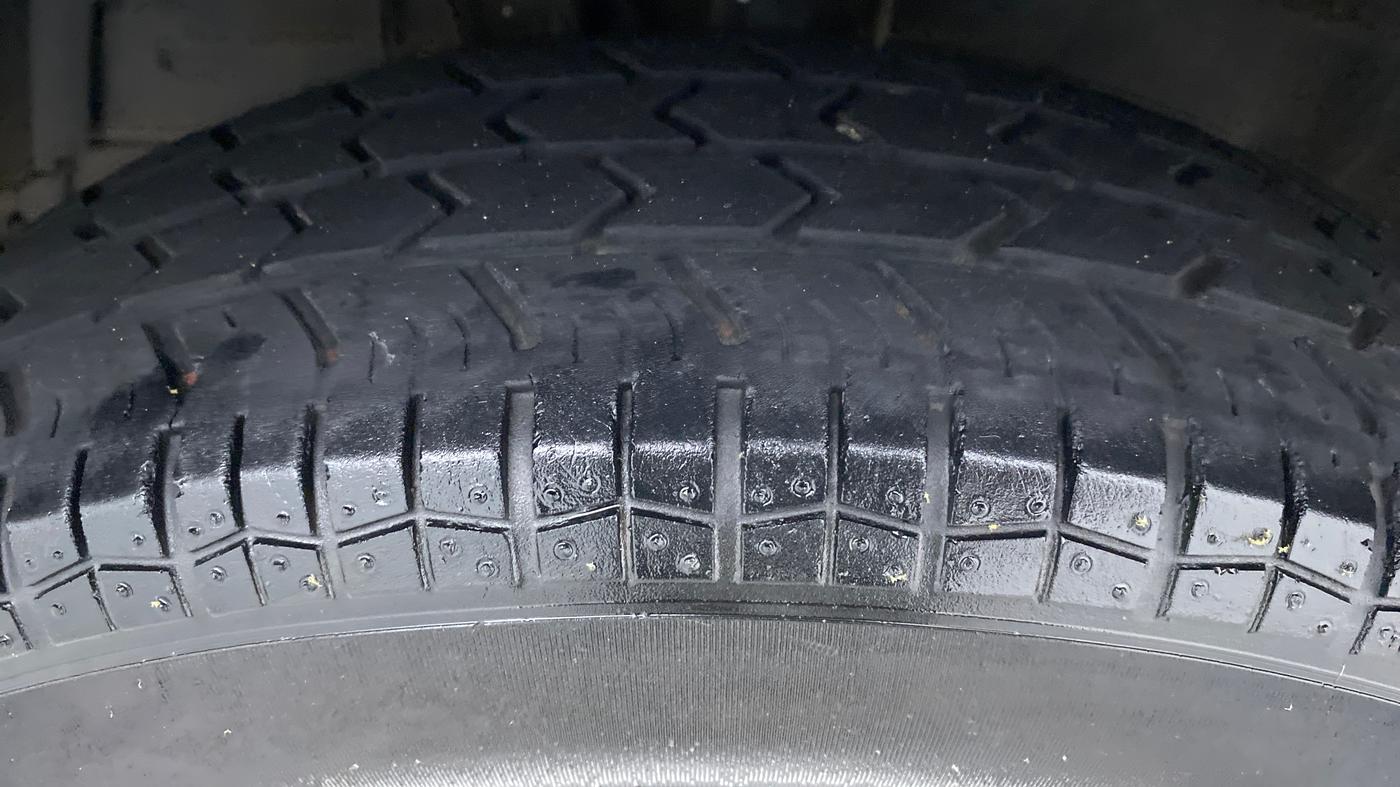 2016 Maruti Swift VXI OPT, Petrol, Manual, 27,254 km, Left Front Tyre Tread