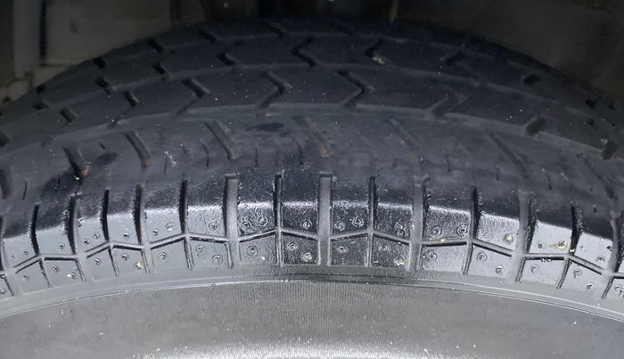2016 Maruti Swift VXI OPT, Petrol, Manual, 27,254 km, Left Front Tyre Tread
