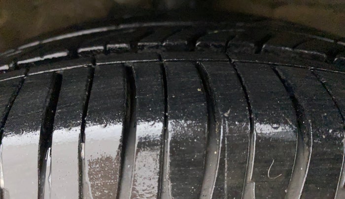 2015 Maruti Celerio VXI, Petrol, Manual, 47,726 km, Right Front Tyre Tread