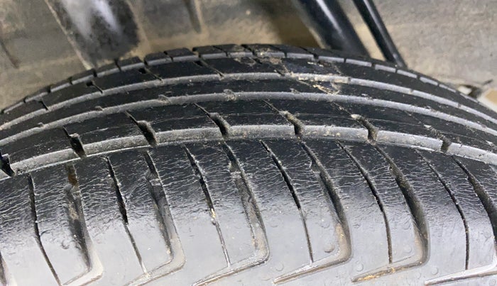 2018 Renault Kwid RXL, Petrol, Manual, 48,195 km, Right Rear Tyre Tread