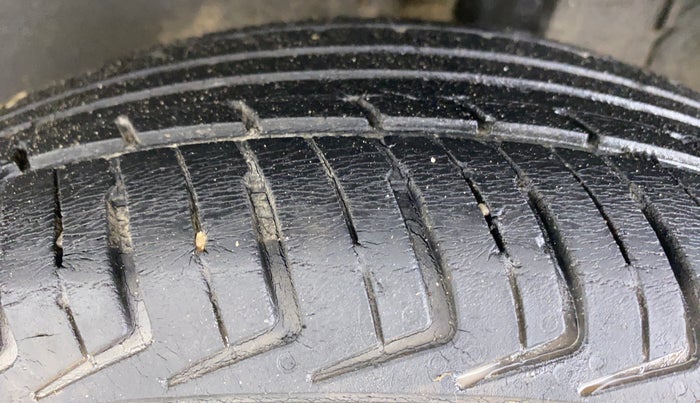 2018 Renault Kwid RXL, Petrol, Manual, 48,195 km, Left Rear Tyre Tread