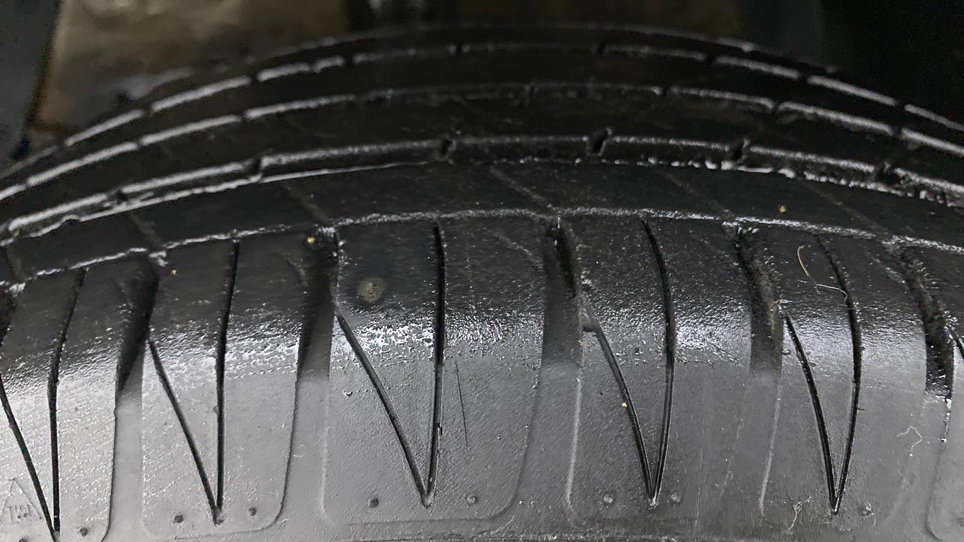 2022 Toyota URBAN CRUISER HIGH AT, Petrol, Automatic, 15,977 km, Left Front Tyre Tread