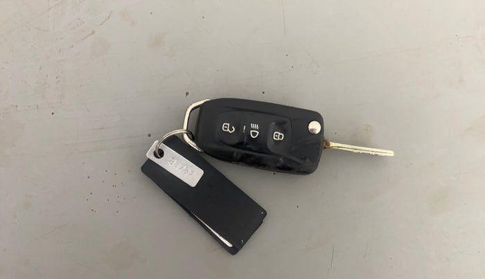 2020 Tata Tiago XZA PLUS PETROL, Petrol, Automatic, 1,25,942 km, Key Close Up