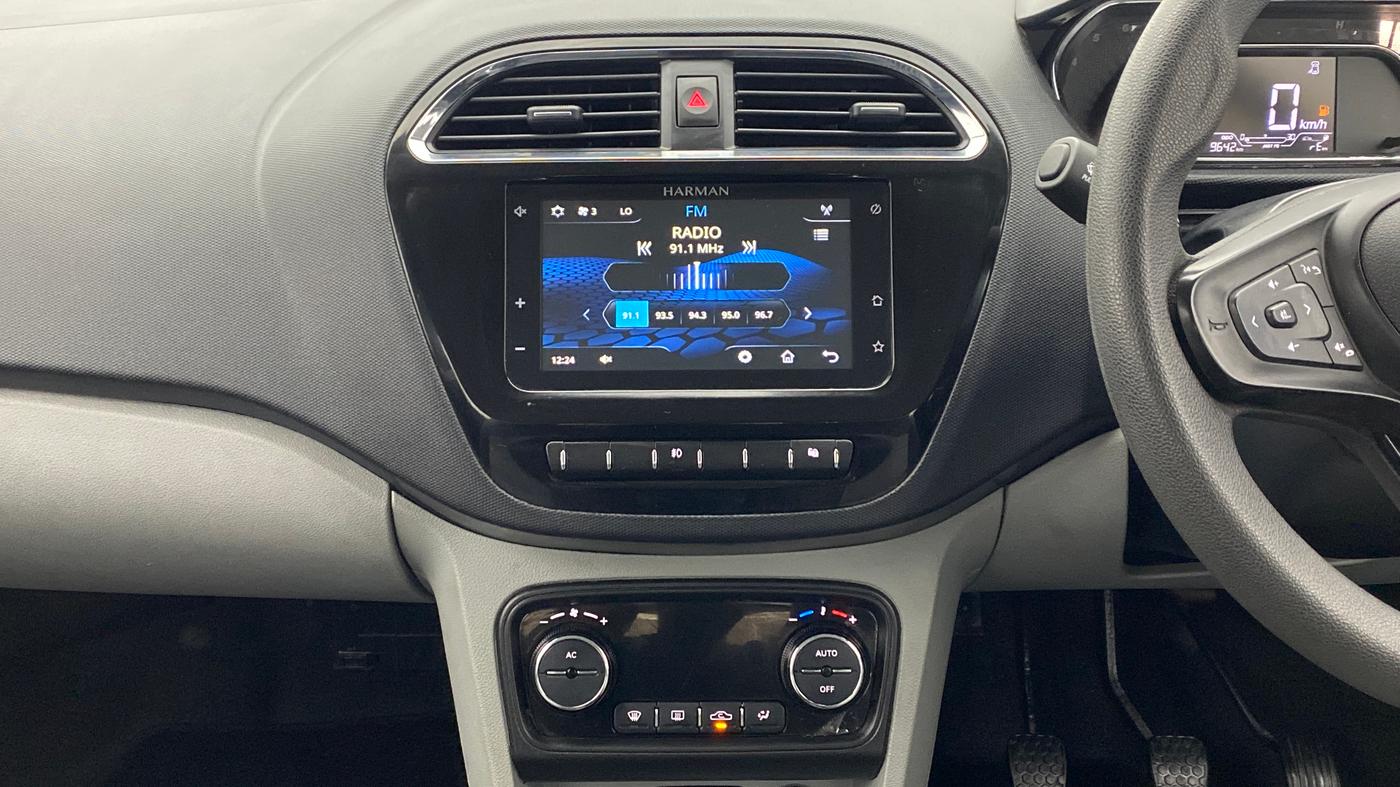 2020 Tata Tiago XZ+ 1.2 Revotron, Petrol, Manual, 9,686 km, Air Conditioner