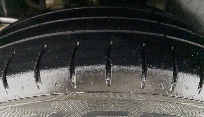 2018 Maruti Swift VXI, Petrol, Manual, 1,20,134 km, Right Rear Tyre Tread