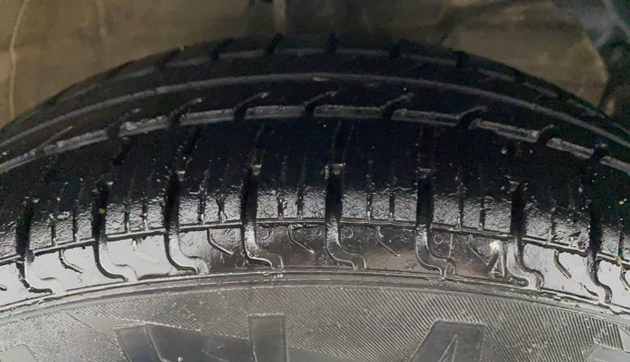 2018 Maruti Swift VXI, Petrol, Manual, 1,20,134 km, Right Front Tyre Tread
