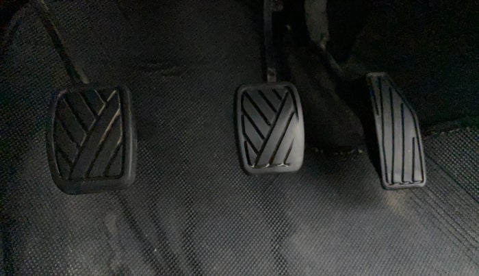 2018 Maruti Swift VXI, Petrol, Manual, 1,20,134 km, Pedals