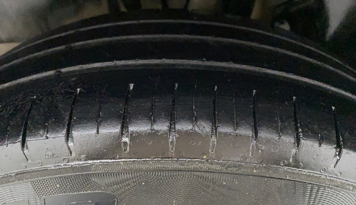 2018 Maruti Swift VXI, Petrol, Manual, 1,20,134 km, Left Rear Tyre Tread