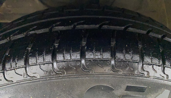 2018 Maruti Swift VXI, Petrol, Manual, 1,20,134 km, Left Front Tyre Tread