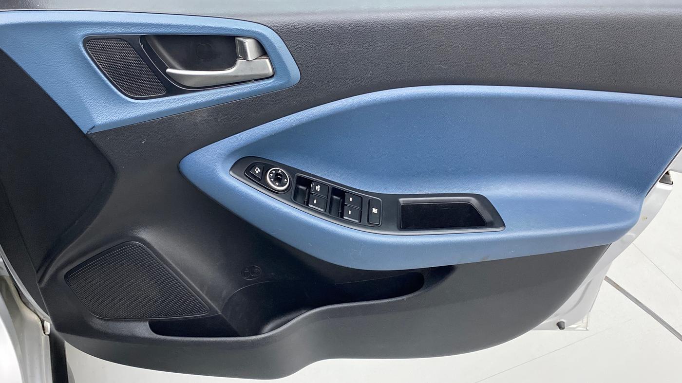 2016 Hyundai i20 Active 1.2 S, Petrol, Manual, 62,915 km, Driver Side Door Panels Control