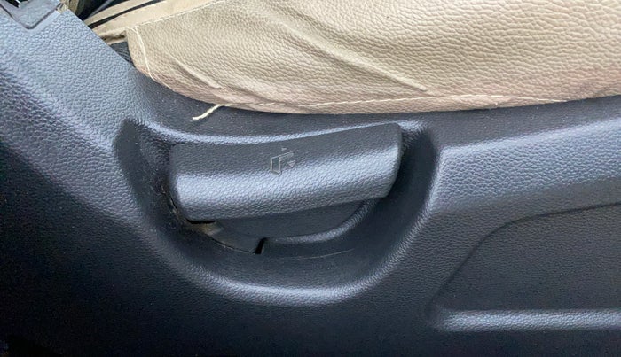 2016 Hyundai Elite i20 MAGNA 1.2, Petrol, Manual, 33,292 km, Driver Side Adjustment Panel