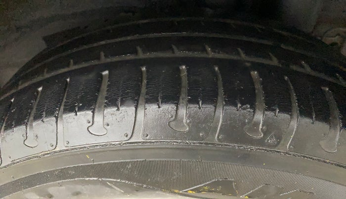 2016 Hyundai Elite i20 MAGNA 1.2, Petrol, Manual, 33,292 km, Left Rear Tyre Tread