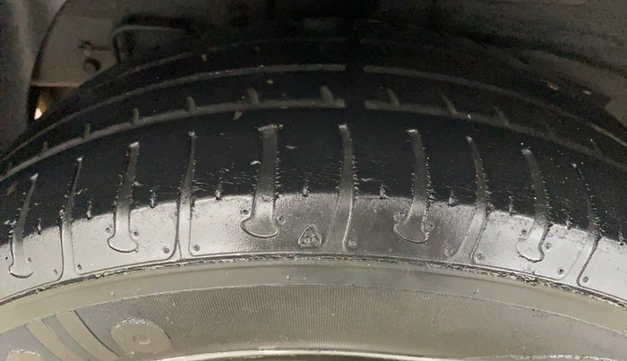 2016 Hyundai Elite i20 MAGNA 1.2, Petrol, Manual, 33,292 km, Right Rear Tyre Tread