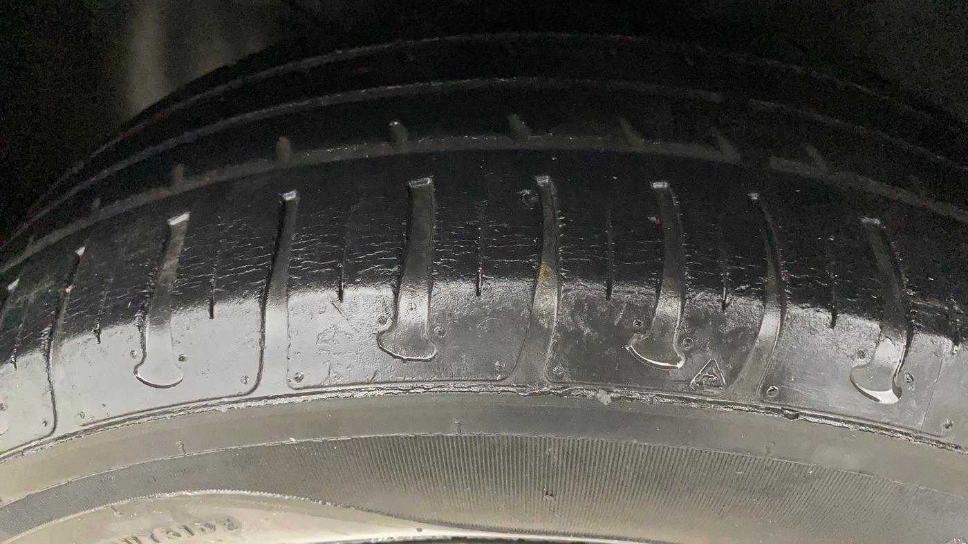 2016 Hyundai Elite i20 MAGNA 1.2, Petrol, Manual, 33,292 km, Left Front Tyre Tread