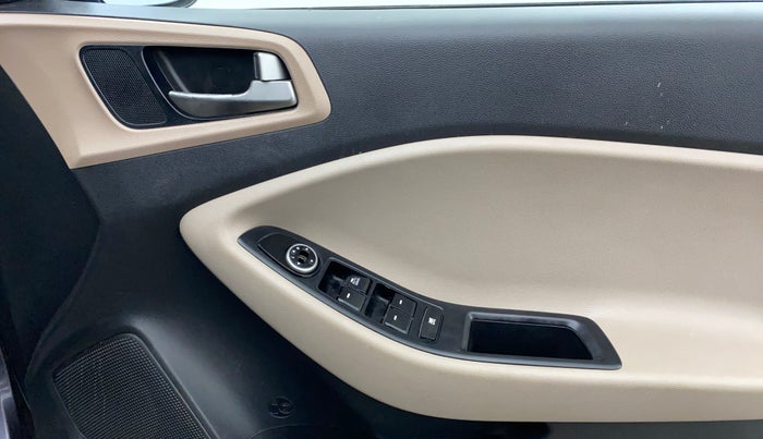 2016 Hyundai Elite i20 MAGNA 1.2, Petrol, Manual, 33,292 km, Driver Side Door Panels Control