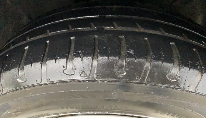 2016 Hyundai Elite i20 MAGNA 1.2, Petrol, Manual, 33,292 km, Right Front Tyre Tread