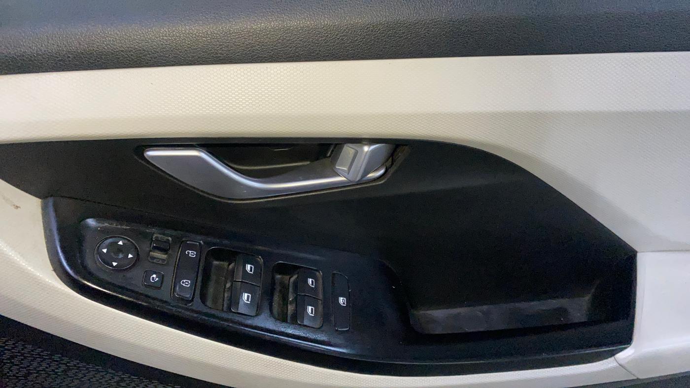 2023 Hyundai Creta SX 1.5 PETROL, Petrol, Manual, 40,354 km, Driver Side Door Panels Control
