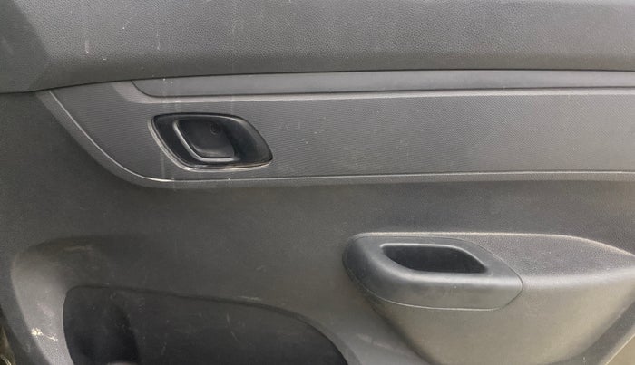 2016 Renault Kwid RXT 0.8, CNG, Manual, 92,592 km, Driver Side Door Panels Control