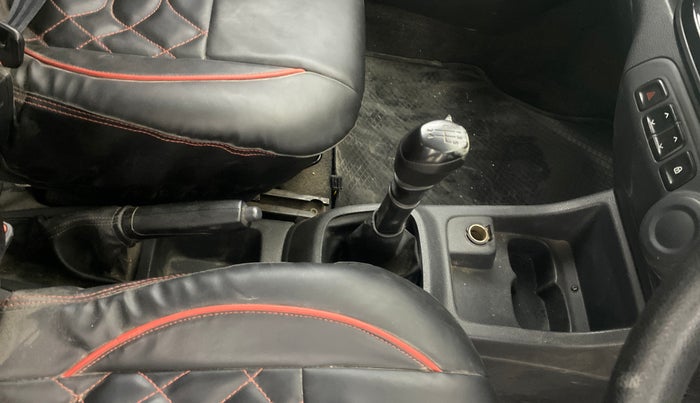 2016 Renault Kwid RXT 0.8, CNG, Manual, 92,592 km, Gear Lever