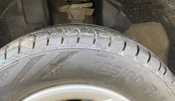 2016 Renault Kwid RXT 0.8, CNG, Manual, 92,592 km, Left Front Tyre Tread