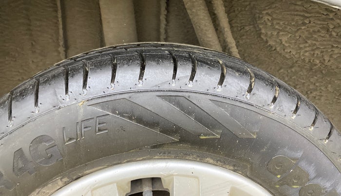 2016 Renault Kwid RXT 0.8, CNG, Manual, 92,592 km, Right Rear Tyre Tread