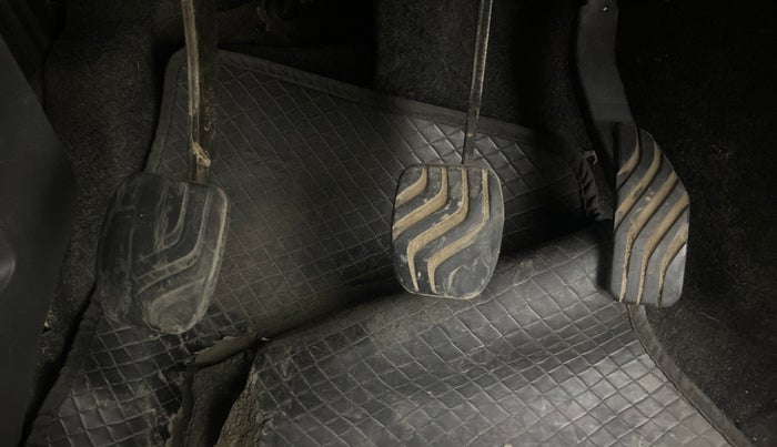 2016 Renault Kwid RXT 0.8, CNG, Manual, 92,592 km, Pedals