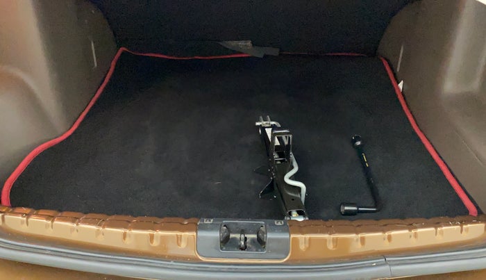 2018 Renault Duster RXS CVT, Petrol, Automatic, 36,228 km, Boot Inside