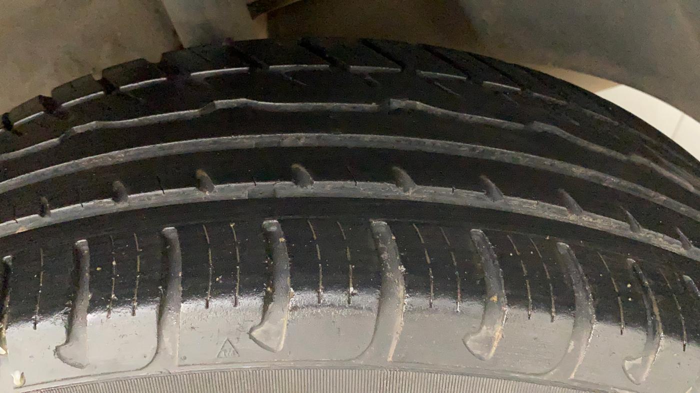 2018 Renault Duster RXS CVT, Petrol, Automatic, 36,228 km, Left Rear Tyre Tread