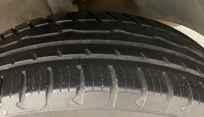 2018 Renault Duster RXS CVT, Petrol, Automatic, 36,228 km, Left Rear Tyre Tread